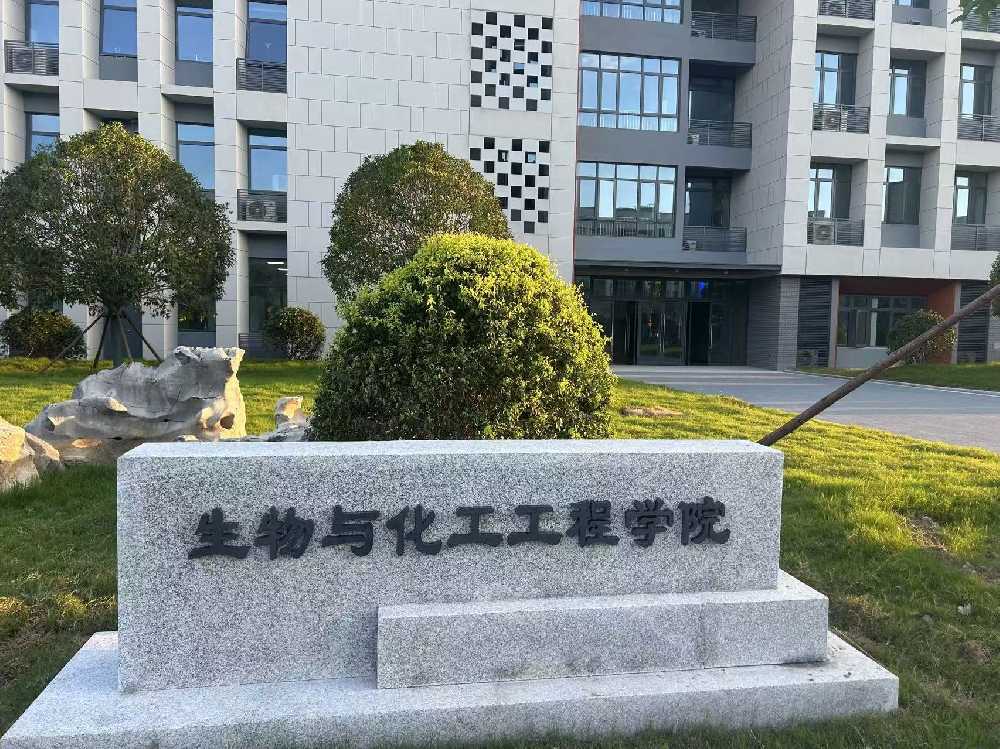 双塔区扬州职业大学体育场高杆灯项目